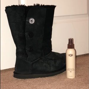 UGG Bailey Button Triplet II Boot (w/ repellent)